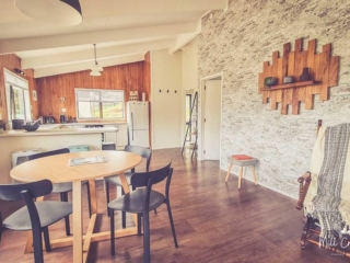 Mill Creek Cottage Dining area